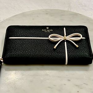 Kate Spade Leather Wallet NWT New Outer Zipper Inner zipper card holders Black